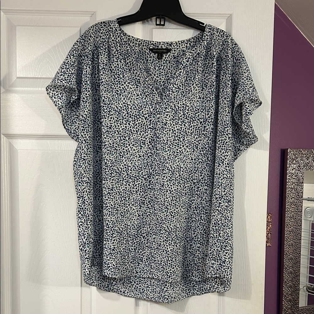 Banana Republic White and Blue Speckled  Short-sleeved top